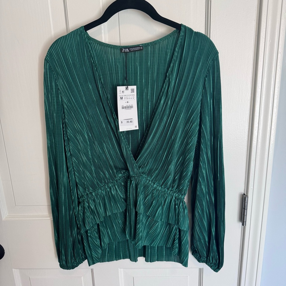 Zara Pleated Blouse in Green sz M NWT - Picture 2 of 7